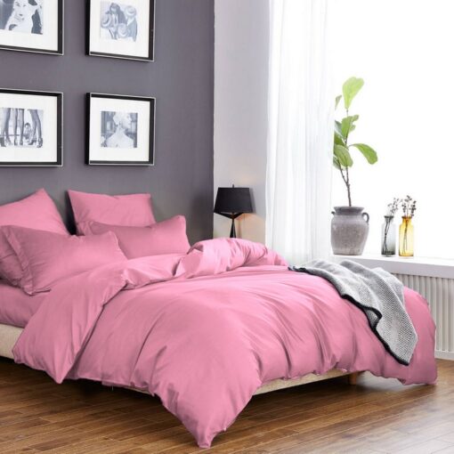 Однотонное постельное белье розового цвета фото