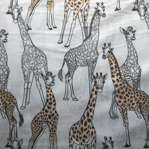 Ткань Ранфорс с жирафами на белом фоне 240 см