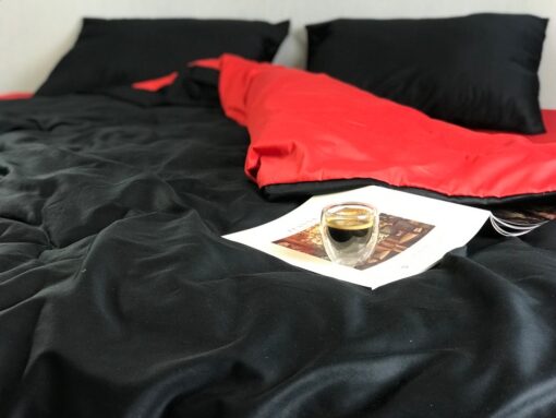 Постельное белье из сатина цвет чёрный с красным фото