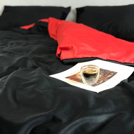 Постельное белье из сатина цвет чёрный с красным фото